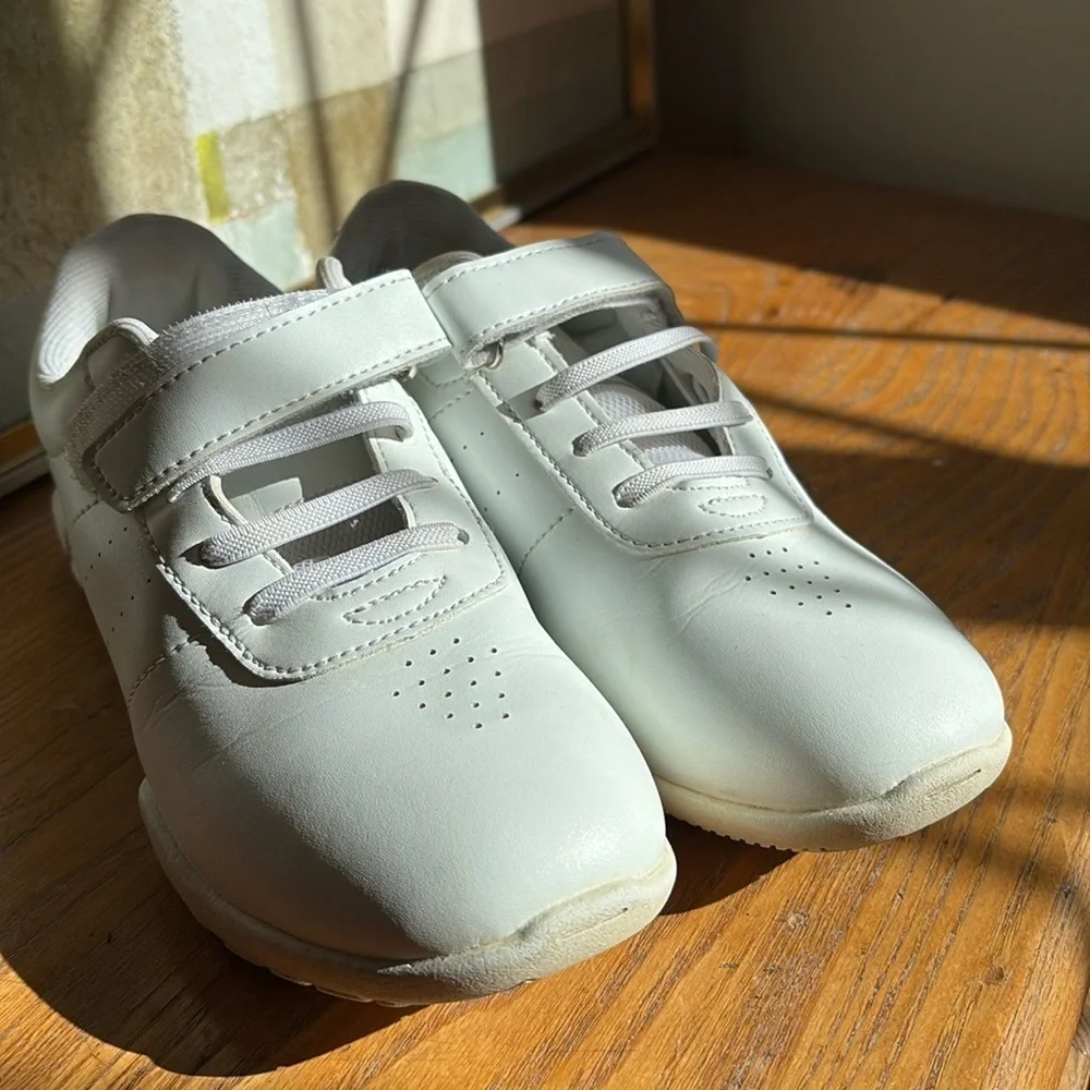 🐳 Baxinier white split sole dance shoes:
